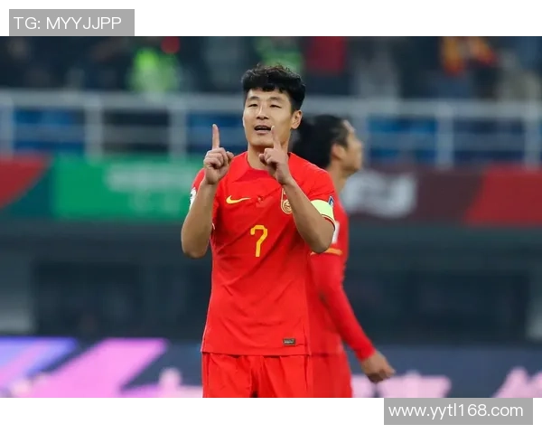 中国足球明星武磊展现拼搏精神 助力中国足球腾飞新征程